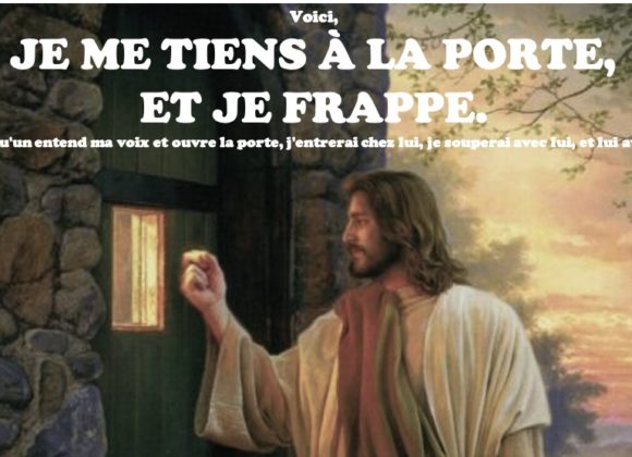 JE ME TIENS À LA PORTE ET JE FRAPPE…